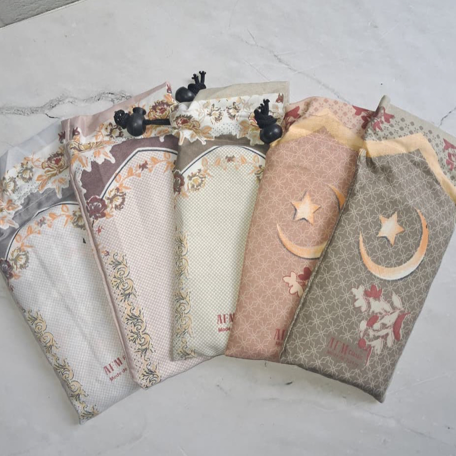 Sajadah Travel Lipat Praktis Dengan Pouch