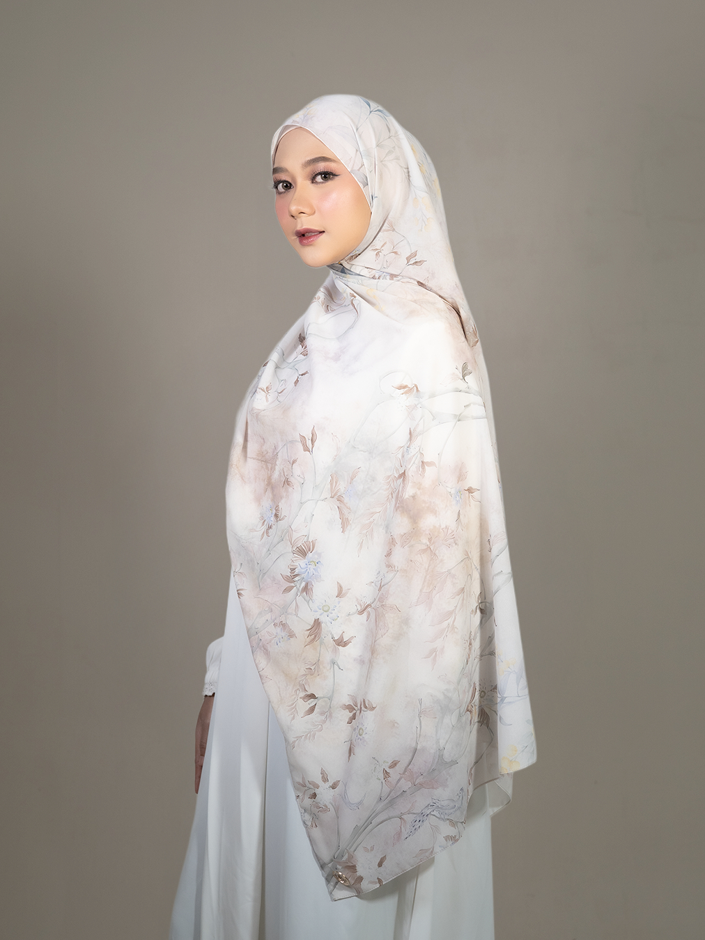 Auto-Glowing! 10 Rekomendasi Hijab yang Bikin OOTD Kamu Naik Kelas dalam Sekejap.