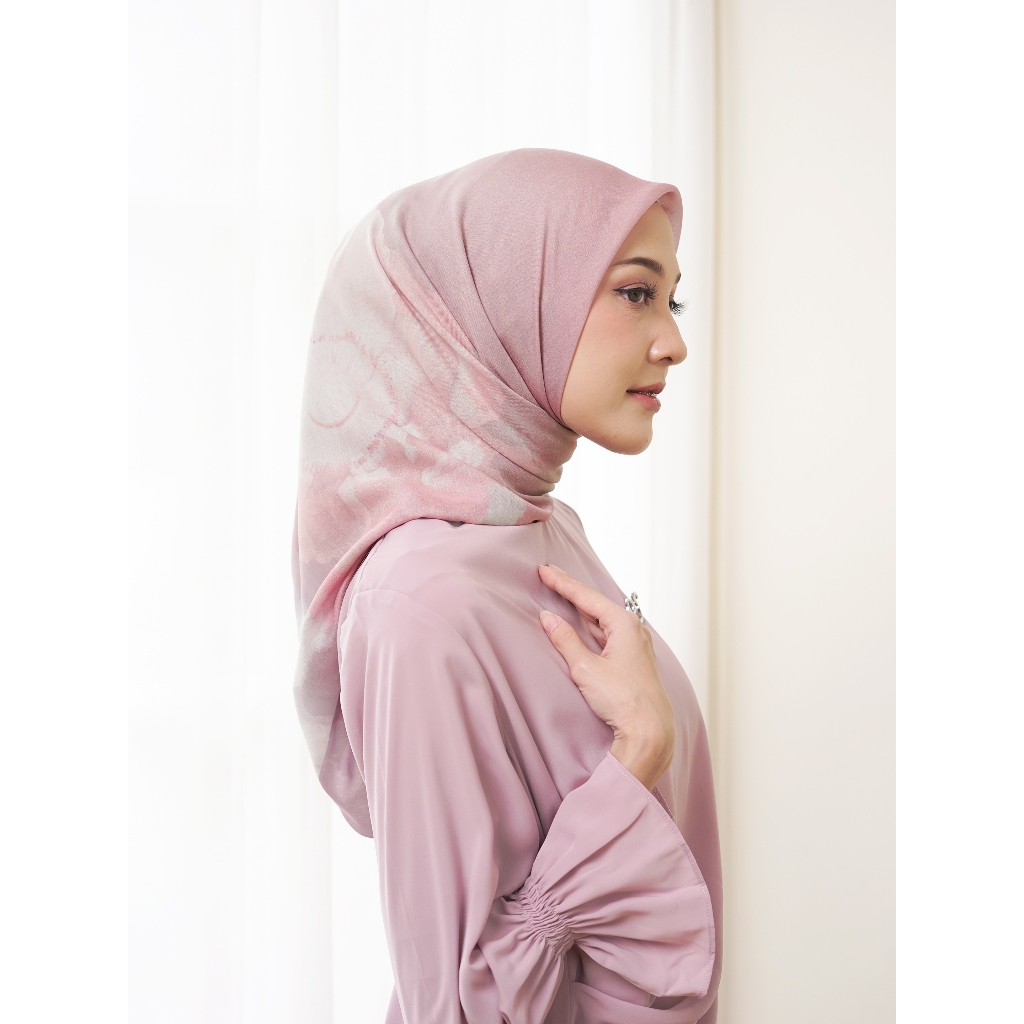 Ederra Poppy Scarf Hijab Segi Empat Hijab Motif