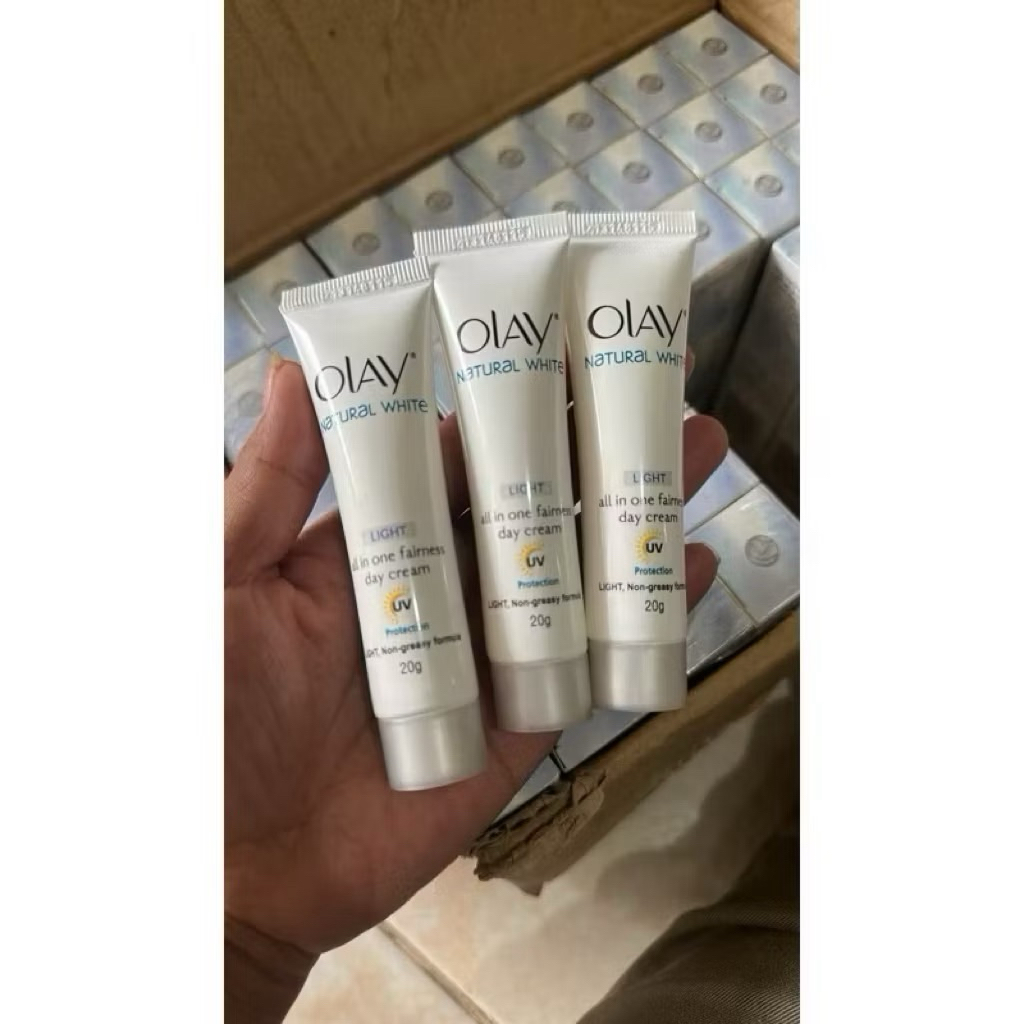 Jual OLAY NATURAL WHITE LIGHT LIGHT UV PROTECTION 20G | Shopee Indonesia