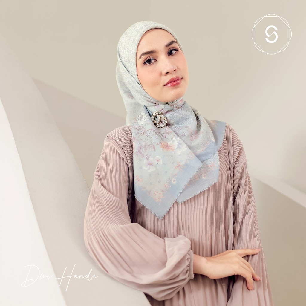 Seradia Hijab Segi Empat Motif Kasihé Collection Seradia X Dwi Handa