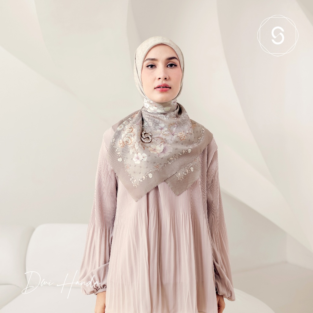 Seradia Hijab Segi Empat Motif Kasihé Collection Seradia X Dwi Handa