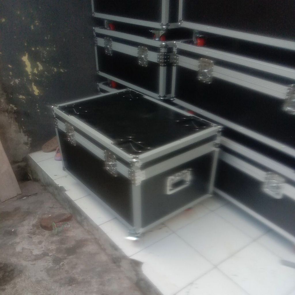 Jual Hardcase Box Parled Isi 6 Custom Flightcase Lampu Panggung Pakai ...