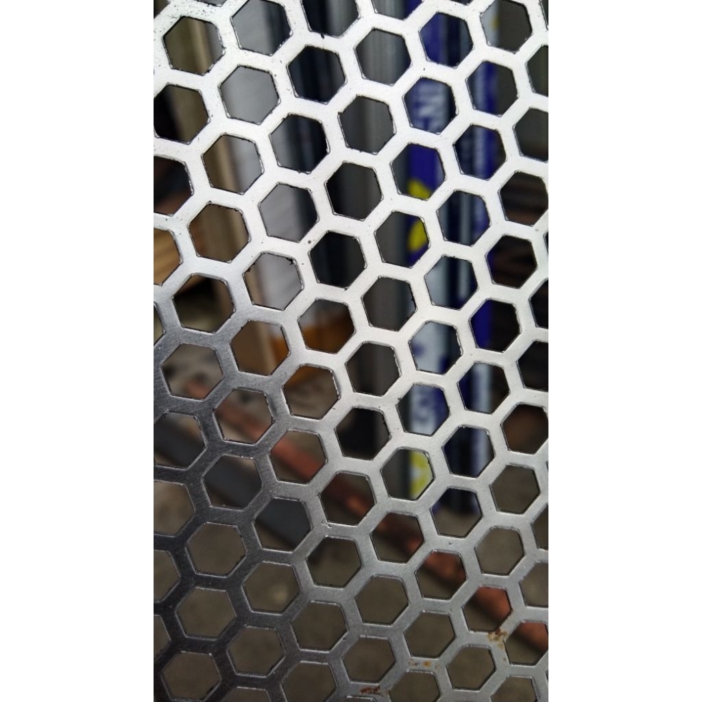 Jual Ram gril besi 20x40 segi6/hexagonal Lubang 6mm untuk box sound ...