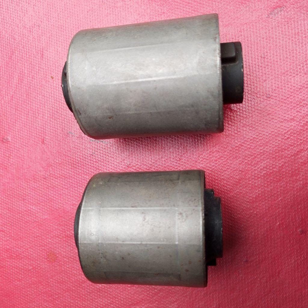 Jual Bushing arm belakang toyota Innova reborn Fortuner hilux | Shopee ...
