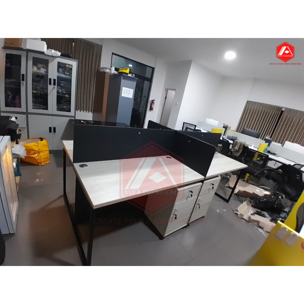 Jual Meja Kantor kerja Partisi 4 orang staff Kaki Besi Sekat Aesthetic ...