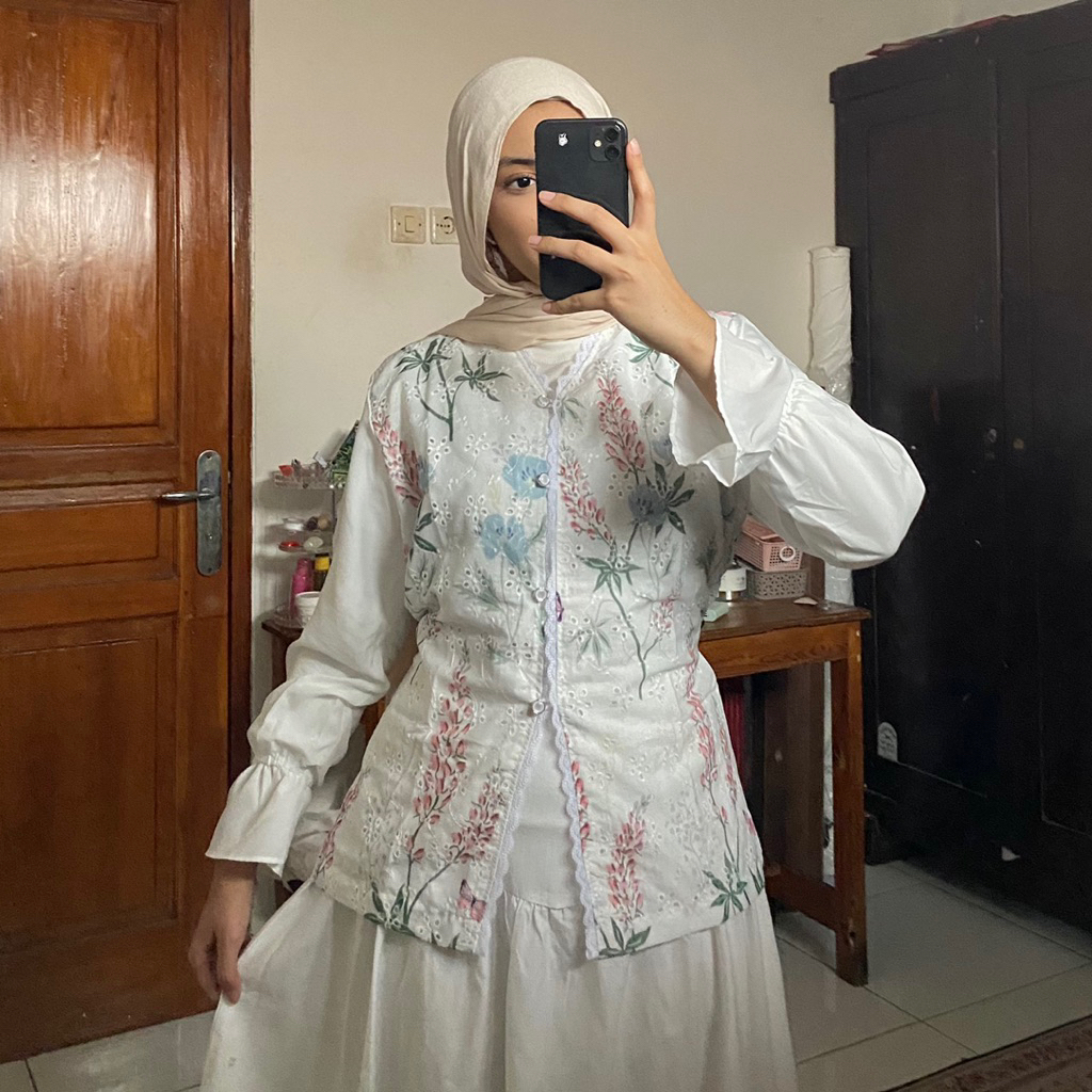 Jual SHICLO - RAYA BLOUSE KATUN EMBROIDERY | Shopee Indonesia
