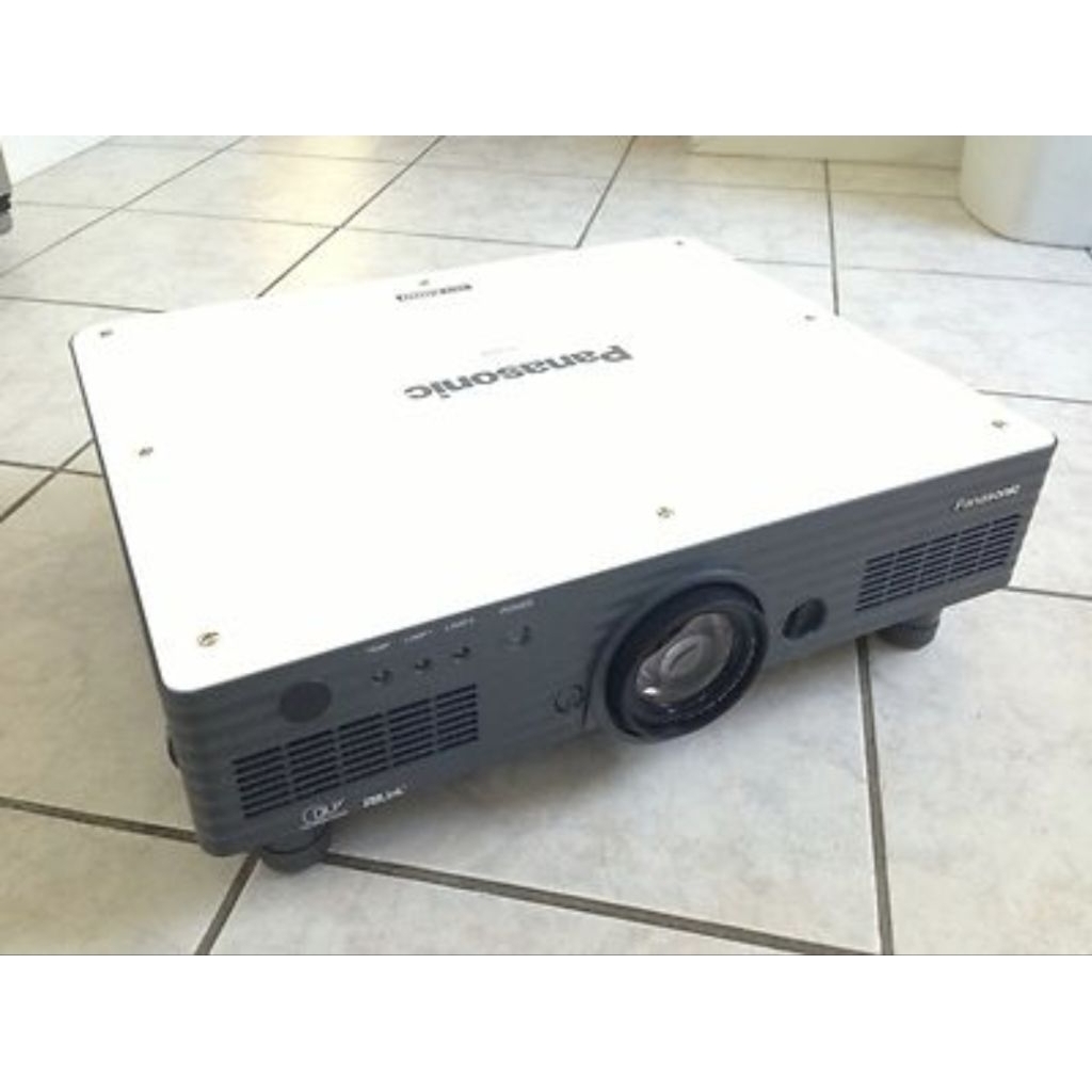 Jual Panasonic PT-D5700 PT-D5700U PT-D5700UL DLP XGA Projector