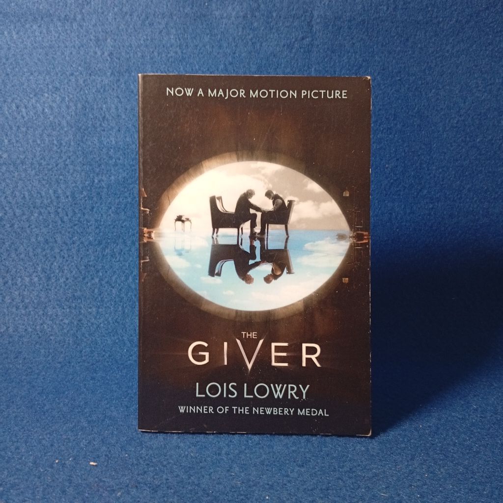 Jual The Giver by Lois Lowry | Shopee Indonesia