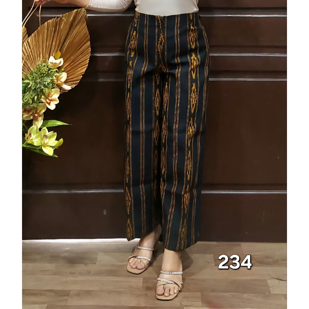 Yalangoch ofitsiantlar