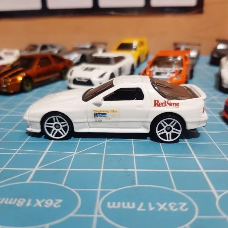 Jual Hot Wheels Mazda savana RX7 custom Ryosuke Initial D | Shopee ...
