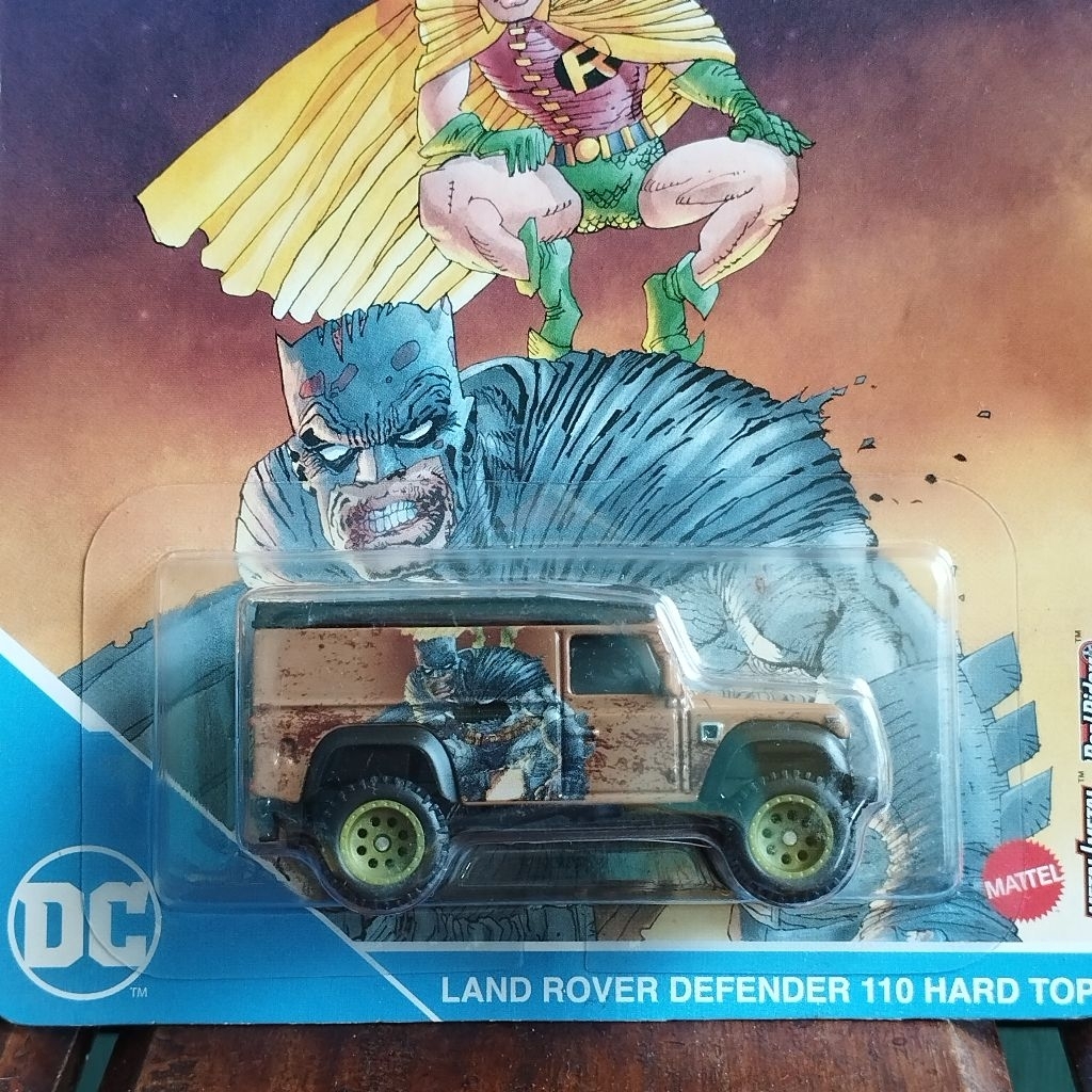 Jual Hotwheels Premium Batman Land Rover Devender 110 Hard Top - Free ...