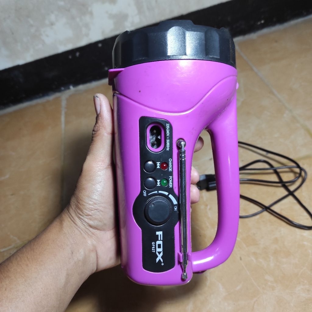 Jual senter ces fox bekas masih hidup ada radio nya buat pajangan ...