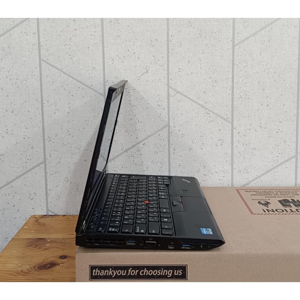 Jual Laptop Lenovo ThinkPad X230, Core intel i7-3520M Ram 4Gb SSD