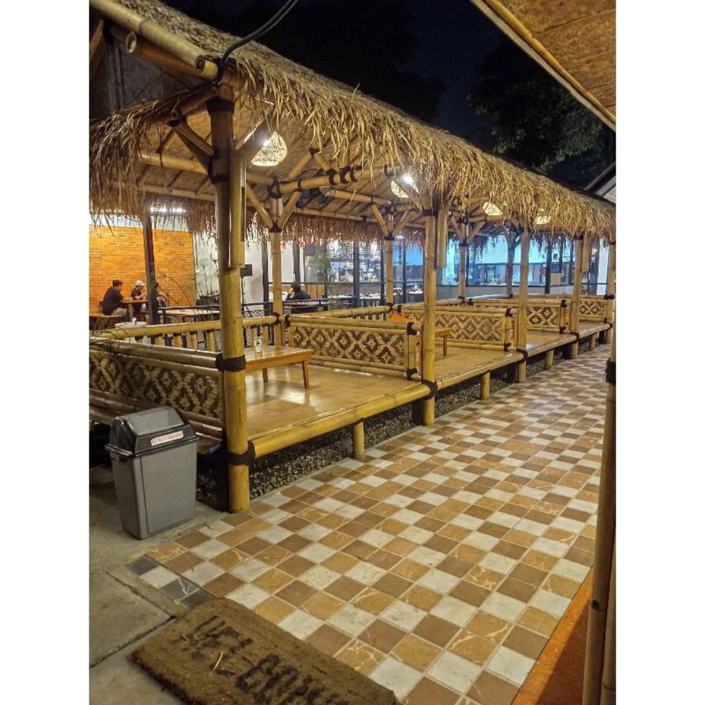 Lesehan Saung Balong Pasir Kunci