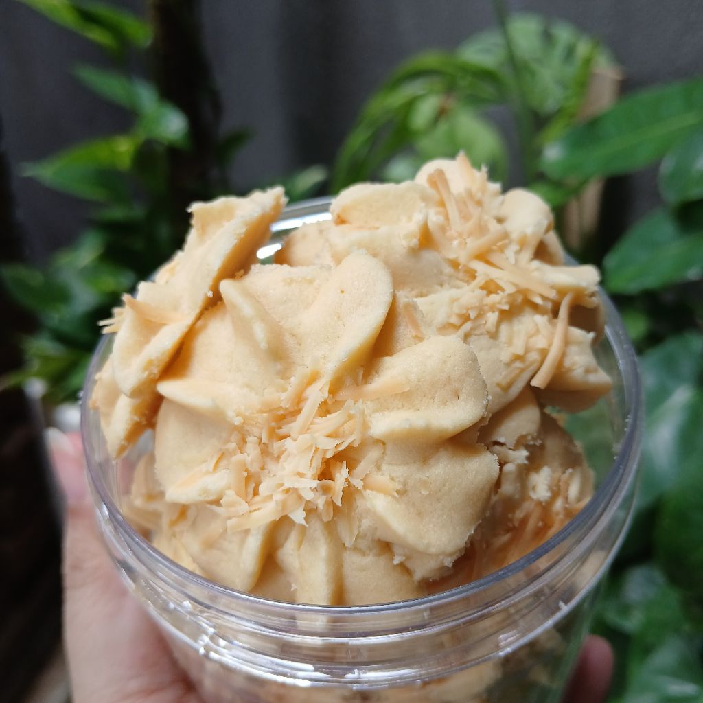 Jual SAGU KEJU COOKIES - Sagu Keju Crispy Kue Kering Enak | Shopee ...