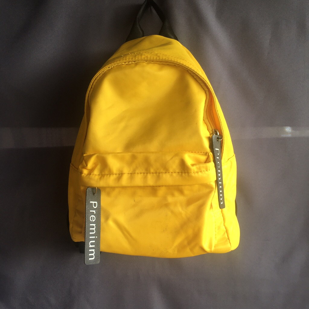 Jual Preloved tas mini ransel miniso warna kuning | Shopee Indonesia
