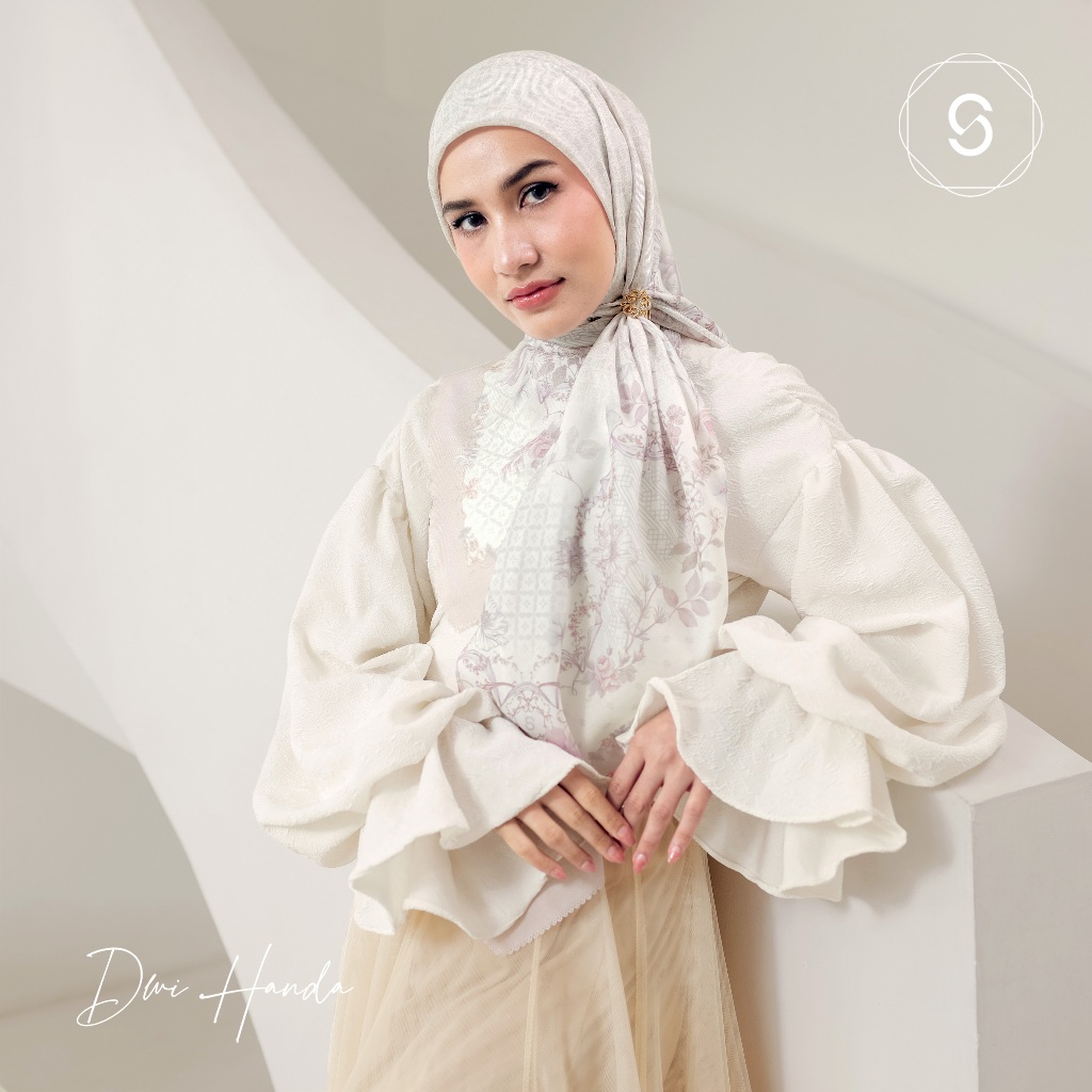 Seradia Hijab Segi Empat Motif Kasihé Collection Seradia X Dwi Handa