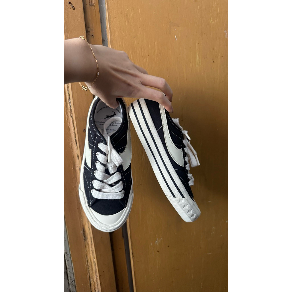Jual COMPASS RETROGRADE LOW BACK WHITE BLACK SZ 36-24cm | Shopee Indonesia