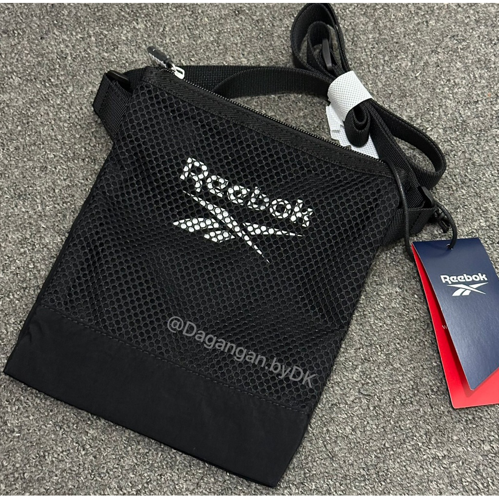Jual Tas Reebok Sling Running Bag Original 100% Full Hitam (Limited ...