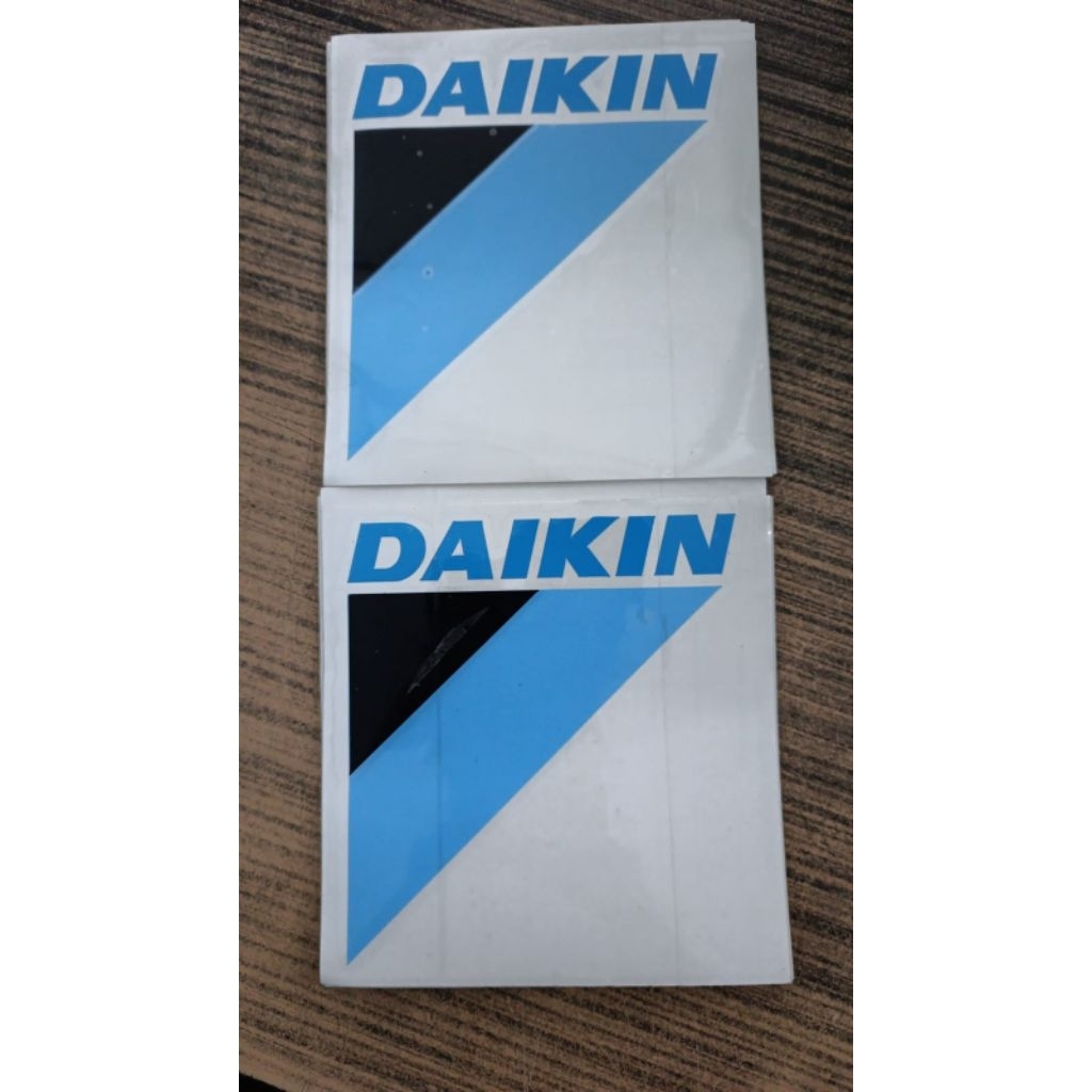 Jual Cutting sticker logo outdoor AC DAIKIN ukuran 10 cm x 9 cm emblem ...