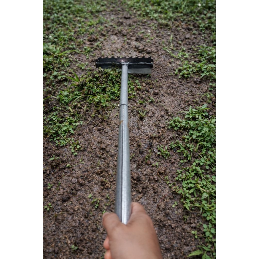 Jual Garuk Gulma Besi Gagang Panjang | Alat Kebun Pembersih Rumput Liar ...
