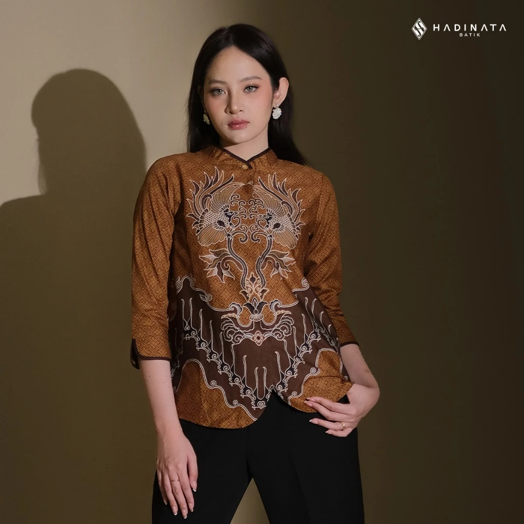 Hadinata Batik Premium Blouse Batik Wanita Superfine Fauziah Fazwan Brown - foto 1