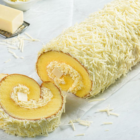 Jual BOLU GULUNG MERANTI TOPING KEJU RASA KEJU | Shopee Indonesia