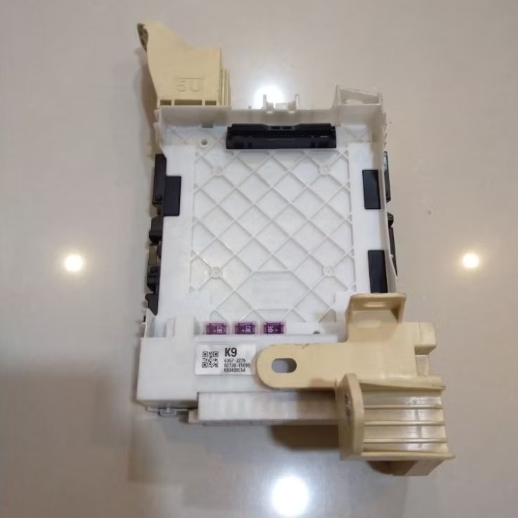 Jual BCM Box Sekring Dashboard Fuse Box Sekring Innova Zenix Original ...