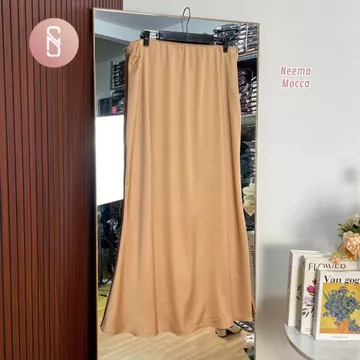 Neema Myshawl Rok Satin Rok Jumbo Big Size Bahan Silk Lembut Model Panjang Wanita Bawahan Maxi
