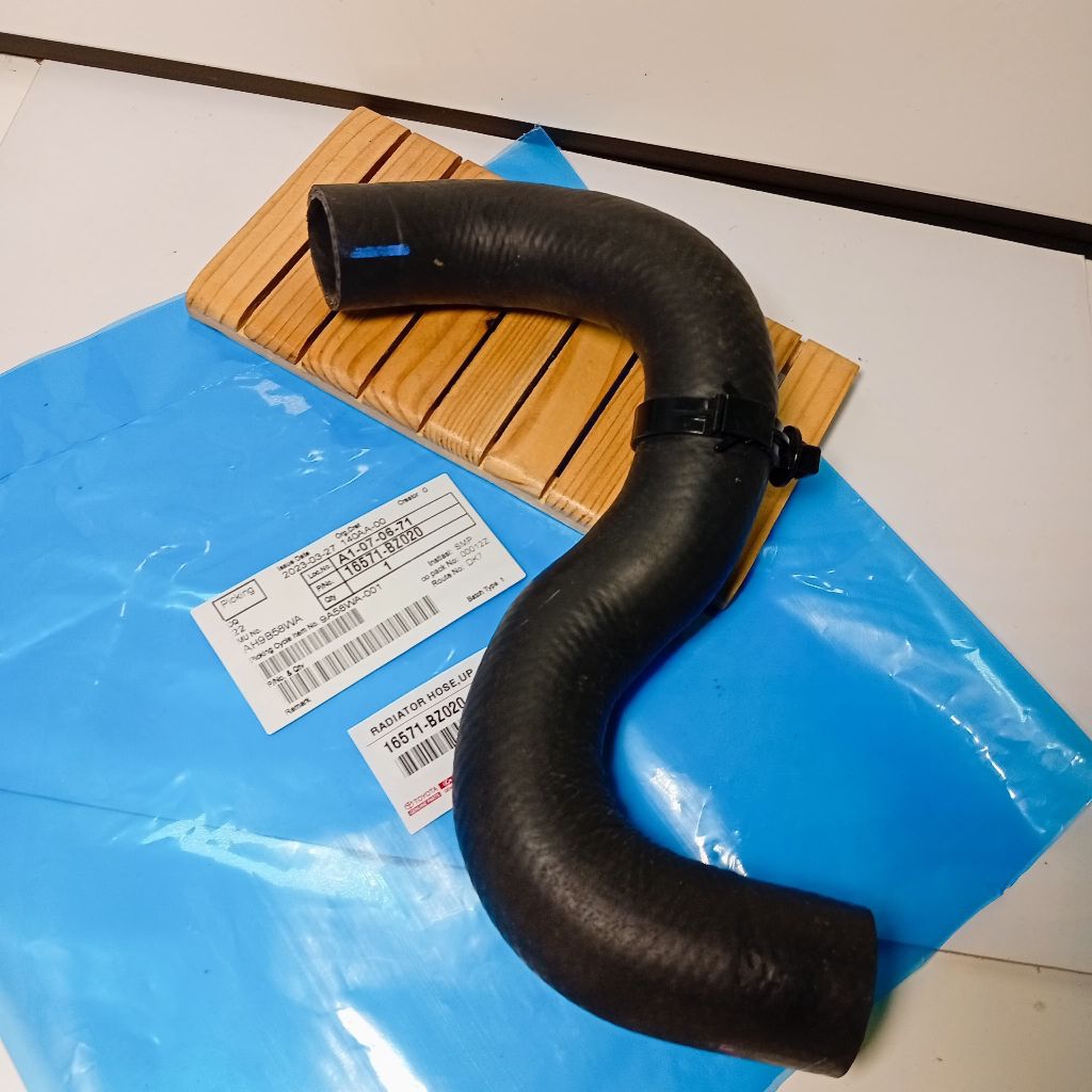 Jual SELANG RADIATOR ATAS AVANZA XENIA RUSH TERIOS 16571-BZ020 ORIGINAL ...