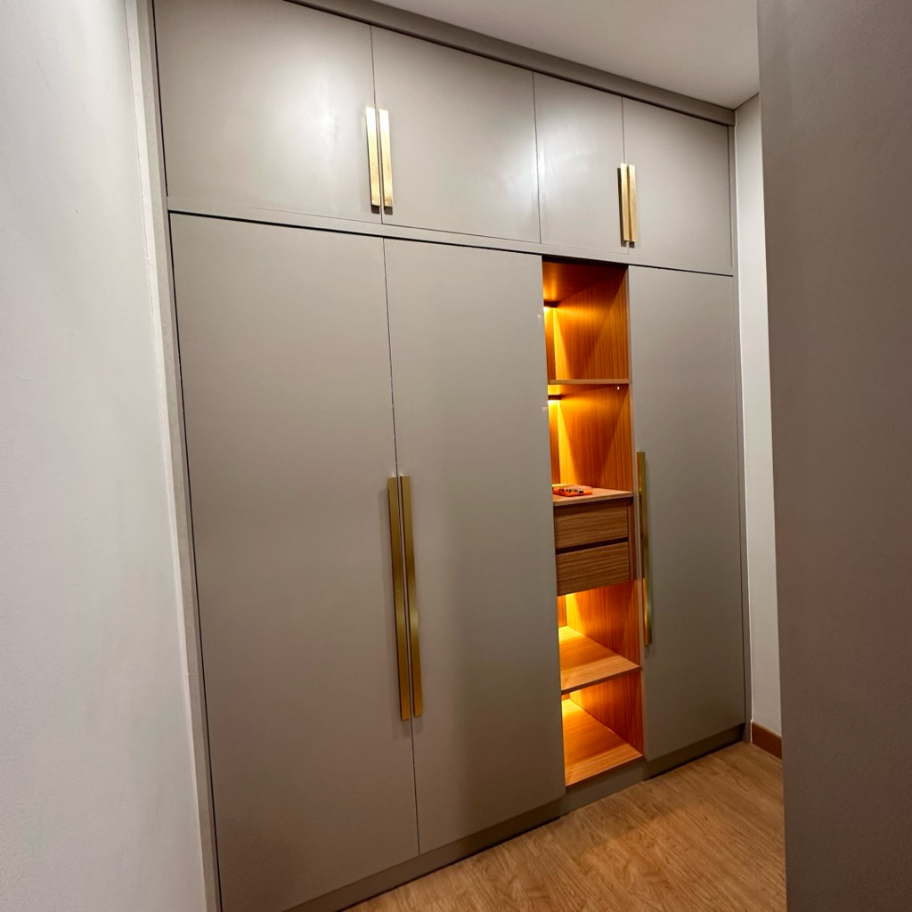 Jual Lemari Pakaian Walk in Closet Wardrobe Meja Rias Wallpanel Dipan ...