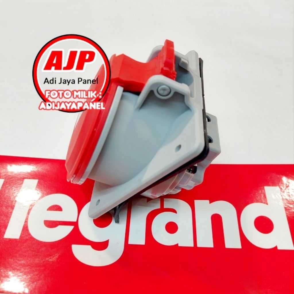 Jual female panel mounting legrand 32a 3ph 4pin ip67 kode 555488 ...