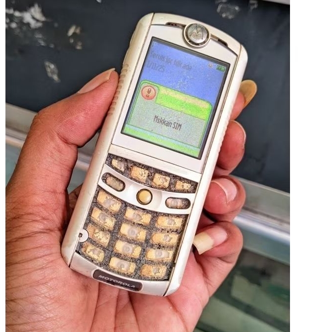 Jual motorola e1 roker normal original hp klasih legend sesuai ...