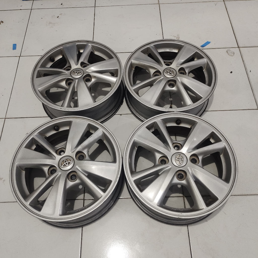 Jual VELG OEM MOBIL AVANZA VELOZ R15X5,5 PCD 4X114 ET45 LIKE NEW ...