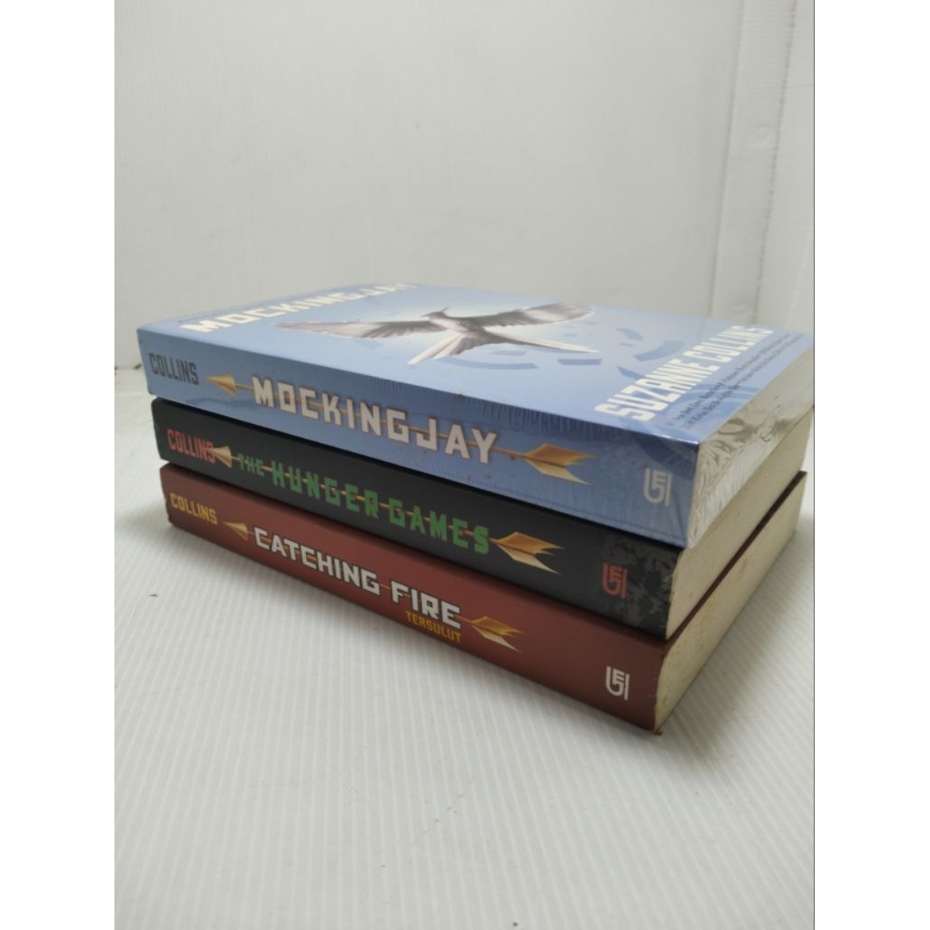 Jual novel The Hunger Games Trilogy original by Suzanne Collins ...