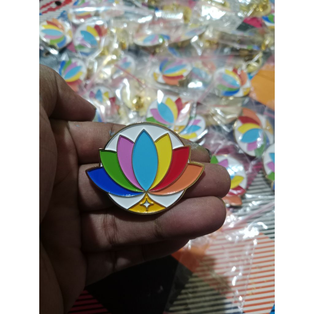 Jual pin enamel custom uk 4.5cm | Shopee Indonesia