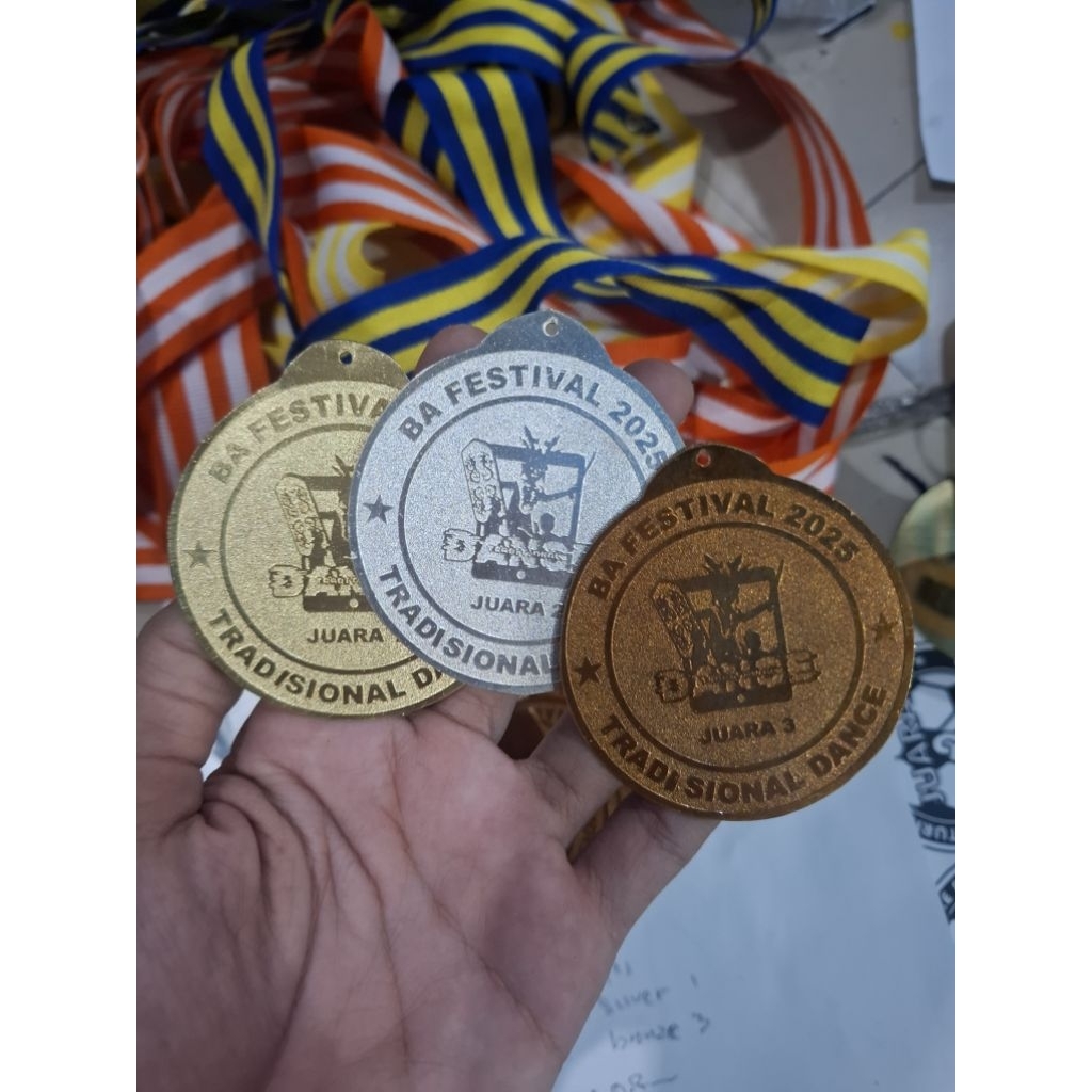 Jual mendali emas , perak , perunggu custom | Shopee Indonesia