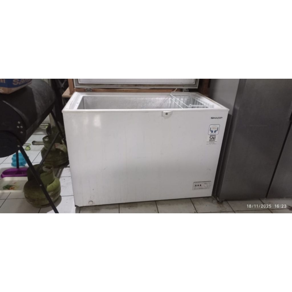 Jual BARANG BEKAS CHEST FREEZER SHARP FRV-310X FREEZER BOX SHARP 302 ...