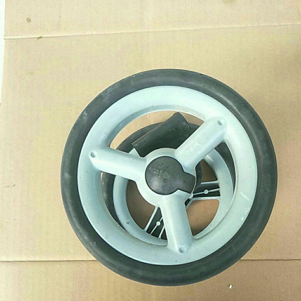 Jual roda stroller bekas ban dobel diameter 14.5cm lubang besi 2.5cm ...