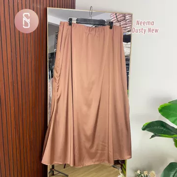 Neema Myshawl Rok Satin Rok Jumbo Big Size Bahan Silk Lembut Model Panjang Wanita Bawahan Maxi