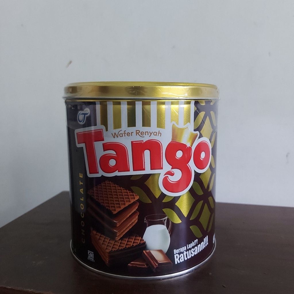 Jual Wafer Renyah Tango Rasa Cokelat Kemasan Kaleng 240gr | Shopee ...