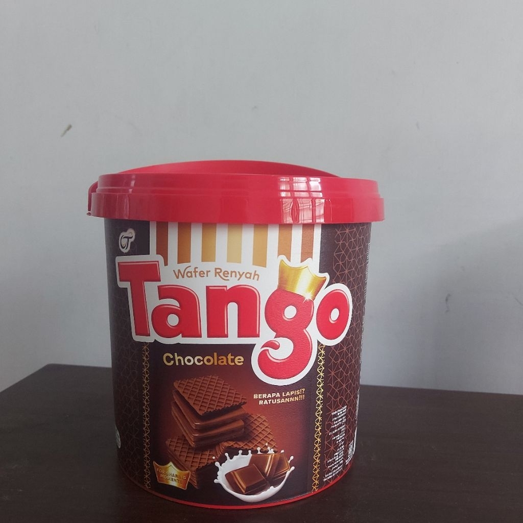Jual Wafer Renyah Tango Rasa Cokelat Chocolate Kemasan Kaleng Plastik ...