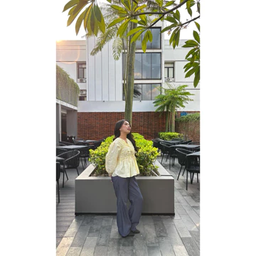 Aluna Blouse Katun Poplin Warna Ivory Baby Blue