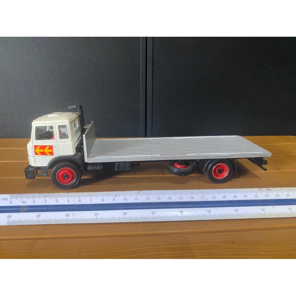 Voitures, camions et fourgons miniatures Transporter Magirus