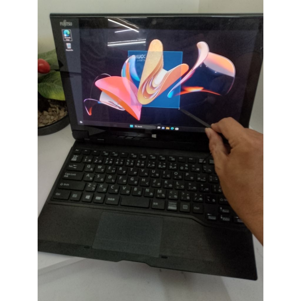 Jual Fujitsu Arrows tab Q738/sb core i5 gen 8 2 in 1 touchscren
