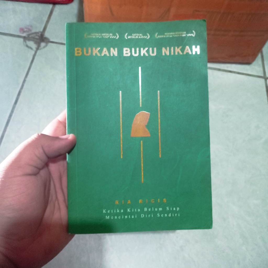 Jual [Preloved] Bukan Buku Nikah Ria Ricis bertanda tangan penulis ...