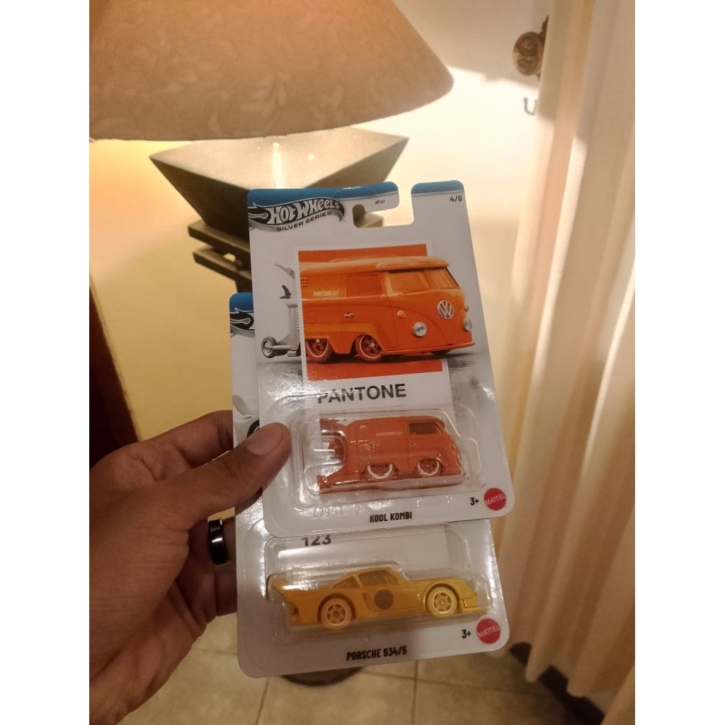 Hot Wheels Silver Series 2026 - Kool Kombi Pantone 1:64 Pressofuso (JKY49)