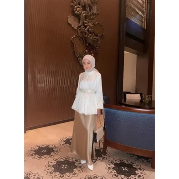LAVEELAA Rok Satin Rose Skirt