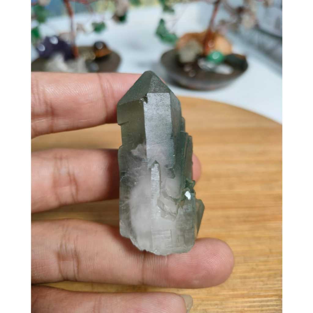 Jual Naturall Rough/ Point Phantom Chlorite Quartz (12) | Shopee Indonesia